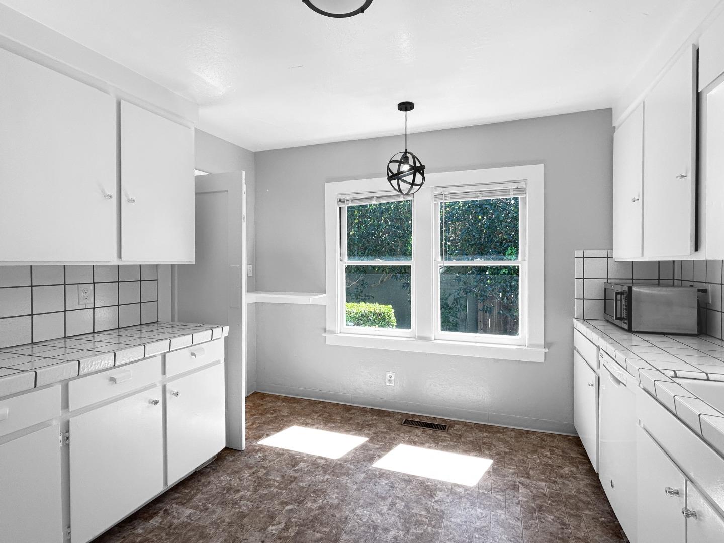 Detail Gallery Image 9 of 22 For 811 Highland Ave, San Mateo,  CA 94401 - 2 Beds | 1 Baths