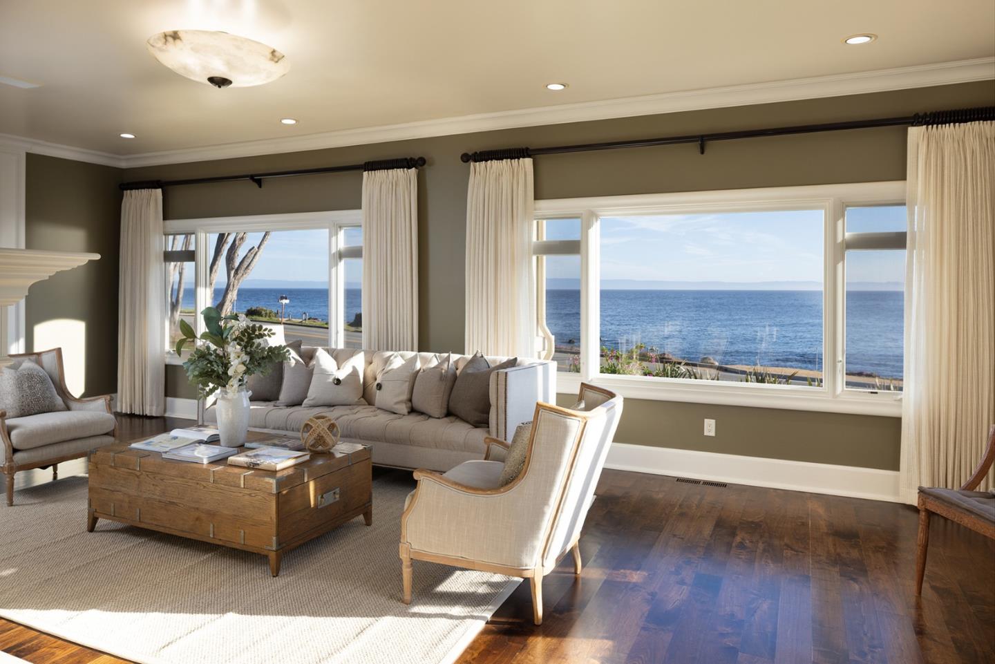 Detail Gallery Image 13 of 52 For 1051 Ocean View Blvd, Pacific Grove,  CA 93950 - 4 Beds | 4/1 Baths