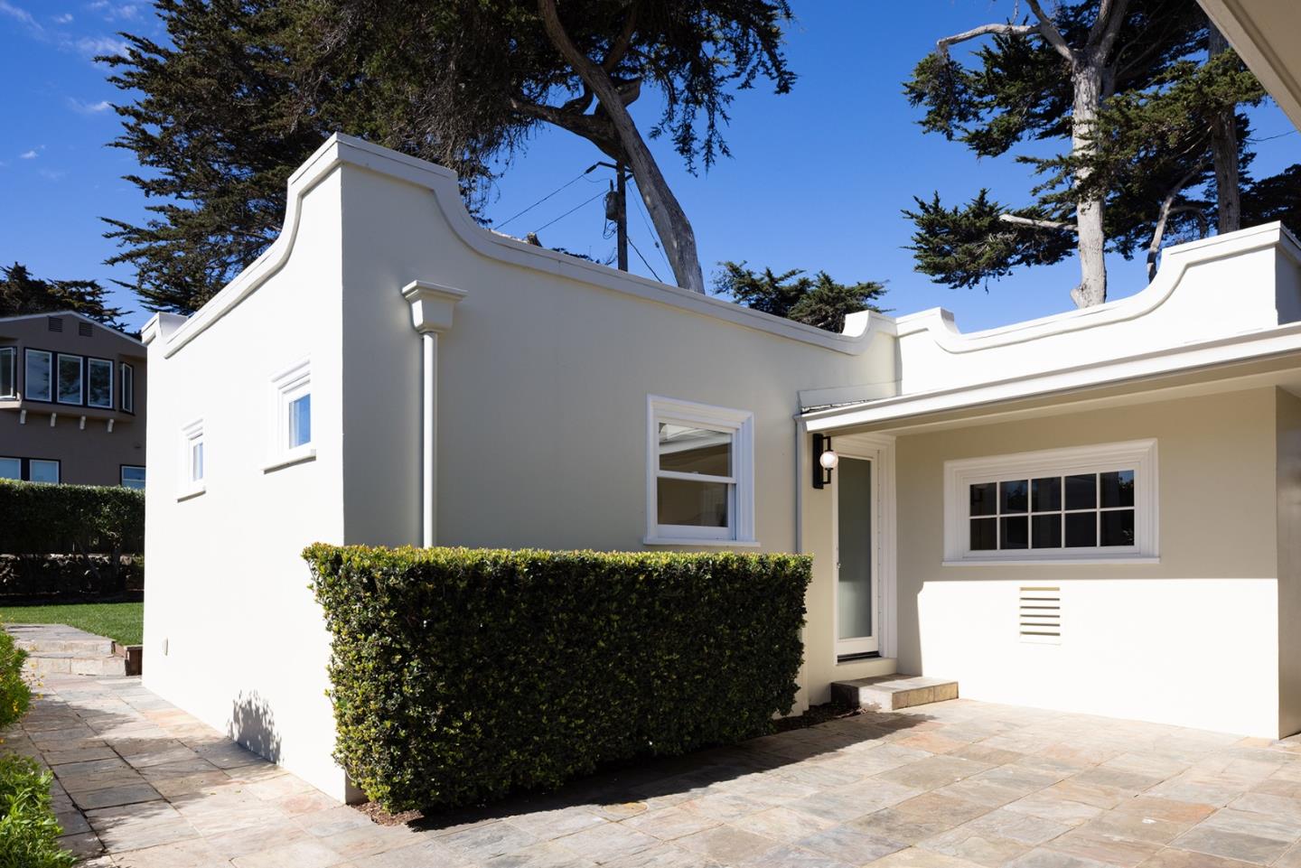 Detail Gallery Image 43 of 52 For 1051 Ocean View Blvd, Pacific Grove,  CA 93950 - 4 Beds | 4/1 Baths