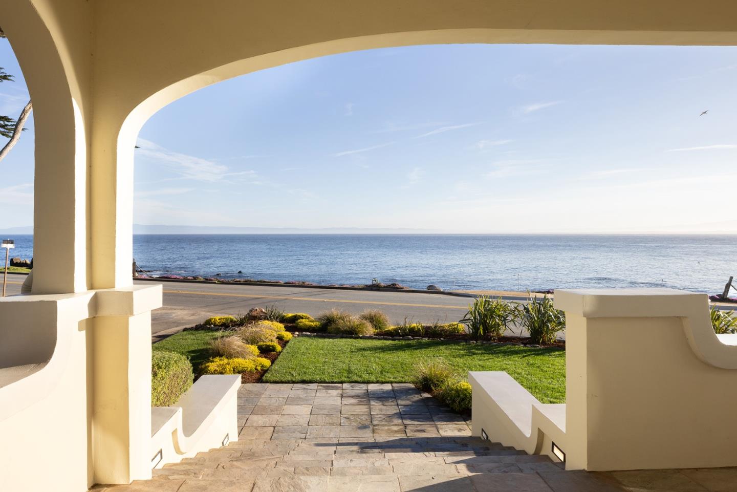 Detail Gallery Image 7 of 52 For 1051 Ocean View Blvd, Pacific Grove,  CA 93950 - 4 Beds | 4/1 Baths