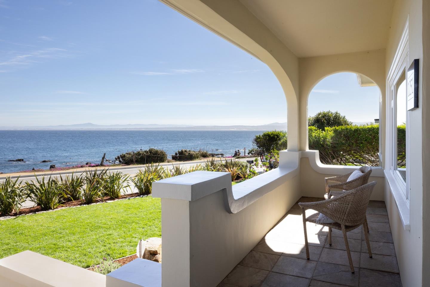 Detail Gallery Image 9 of 52 For 1051 Ocean View Blvd, Pacific Grove,  CA 93950 - 4 Beds | 4/1 Baths