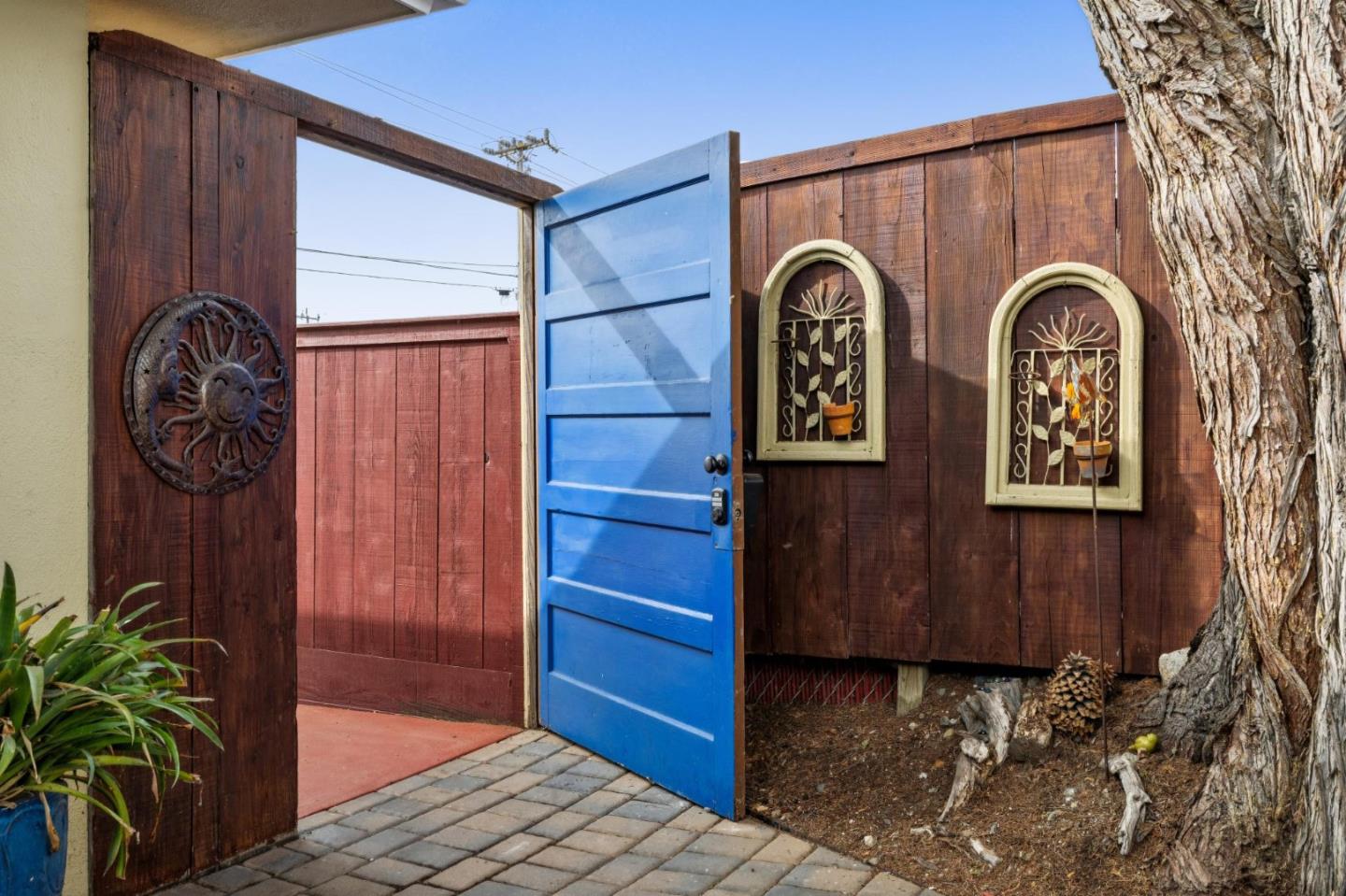 Detail Gallery Image 30 of 50 For 1976 Luzern St, Seaside,  CA 93955 - 3 Beds | 2 Baths