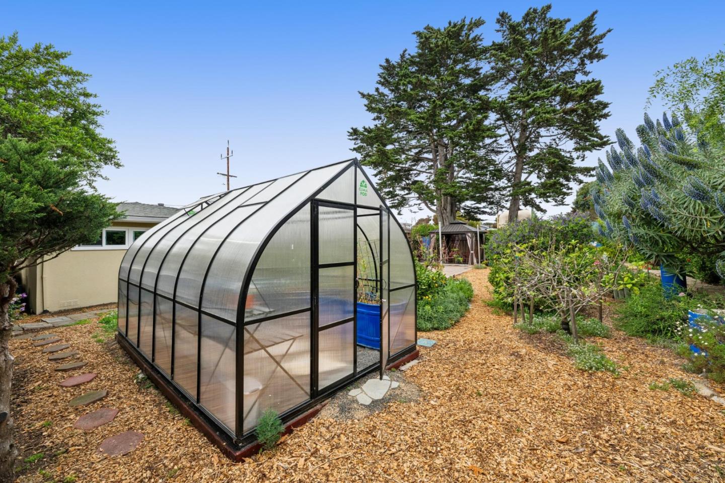 Detail Gallery Image 40 of 50 For 1976 Luzern St, Seaside,  CA 93955 - 3 Beds | 2 Baths