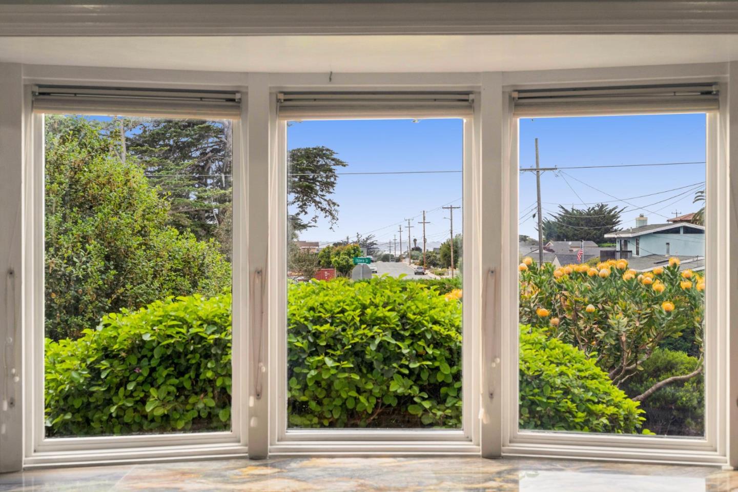 Detail Gallery Image 9 of 50 For 1976 Luzern St, Seaside,  CA 93955 - 3 Beds | 2 Baths