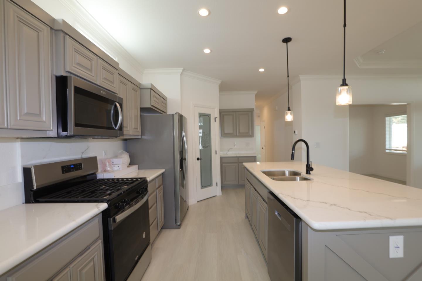 Detail Gallery Image 11 of 26 For 406 Los Encinos Ave #406,  San Jose,  CA 95134 - 3 Beds | 2 Baths