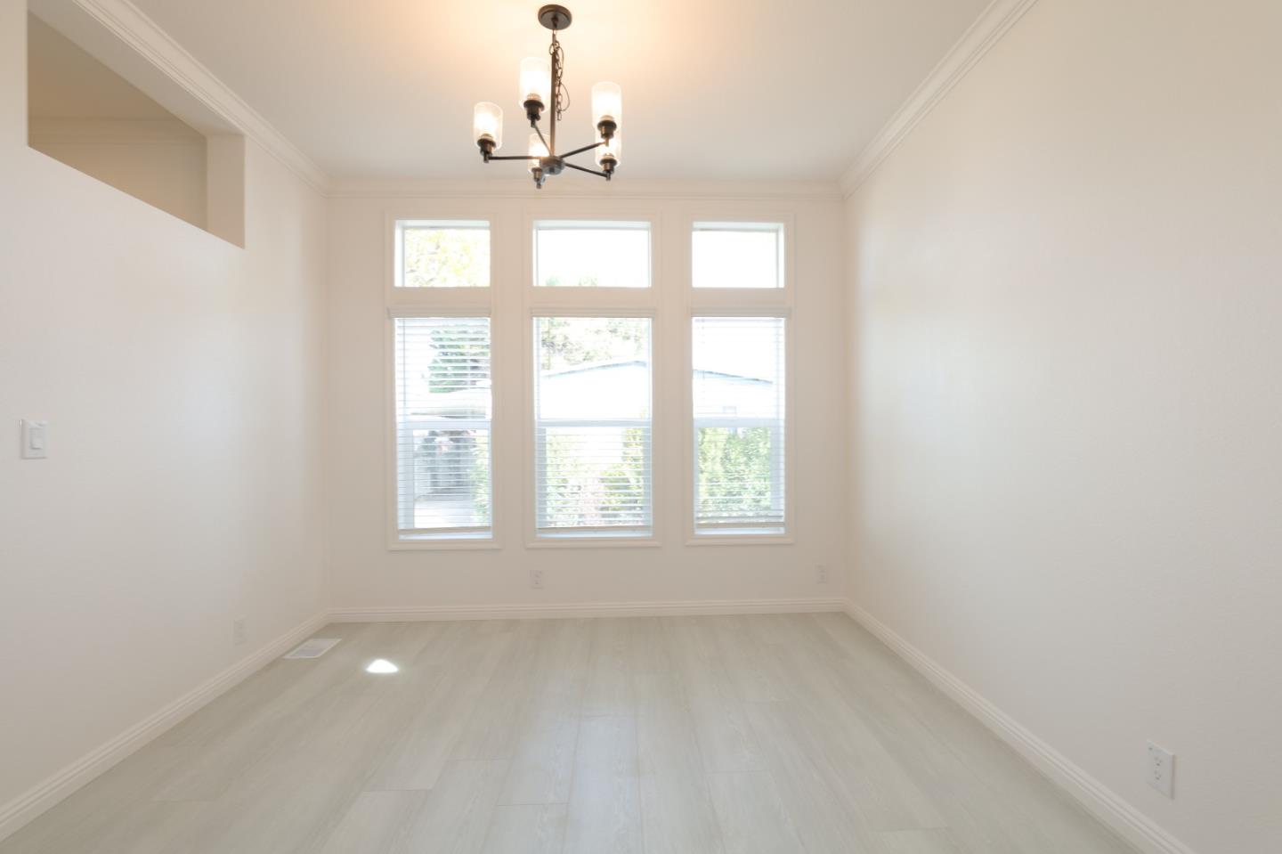 Detail Gallery Image 12 of 26 For 406 Los Encinos Ave #406,  San Jose,  CA 95134 - 3 Beds | 2 Baths