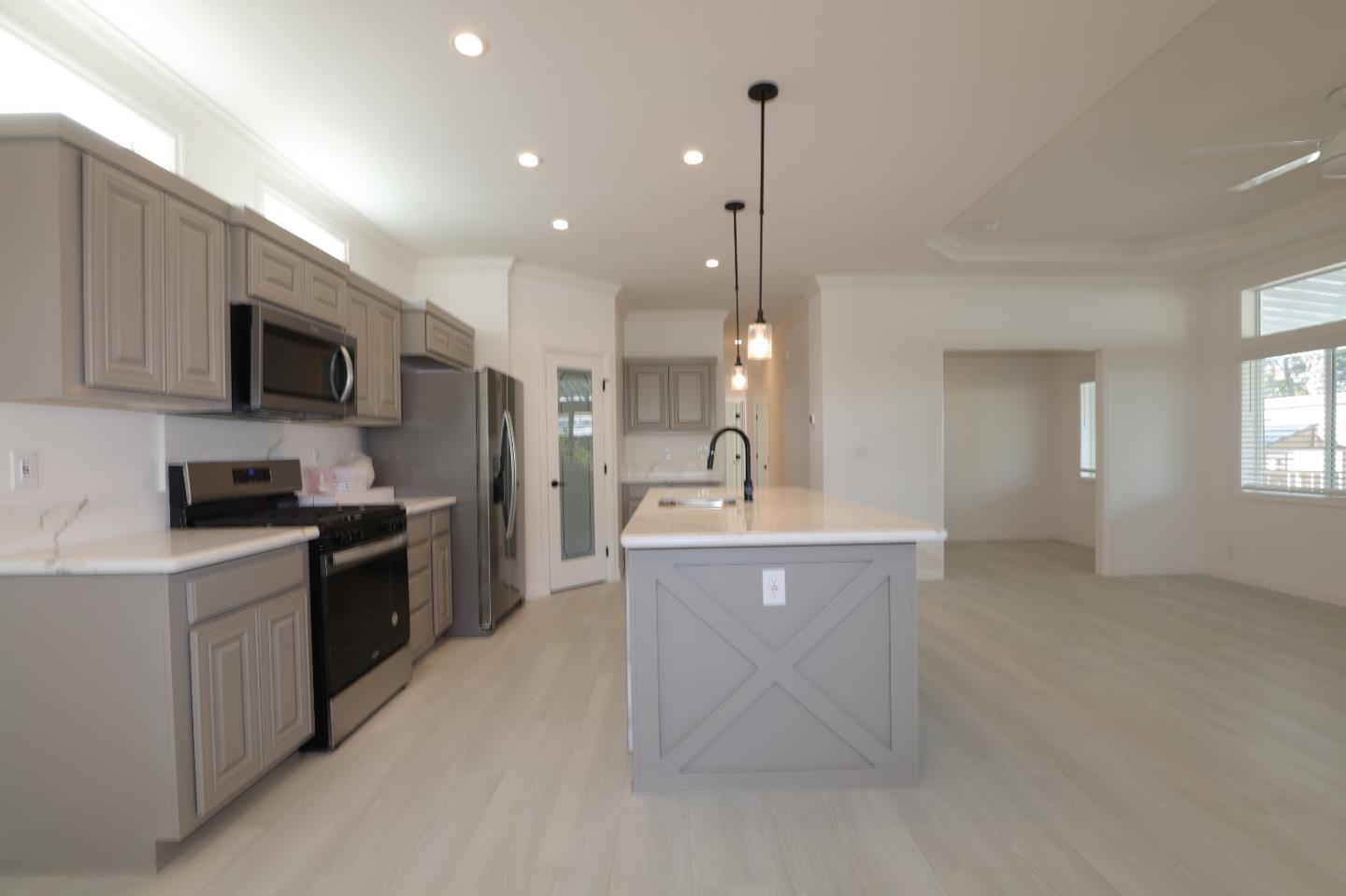 Detail Gallery Image 13 of 26 For 406 Los Encinos Ave #406,  San Jose,  CA 95134 - 3 Beds | 2 Baths