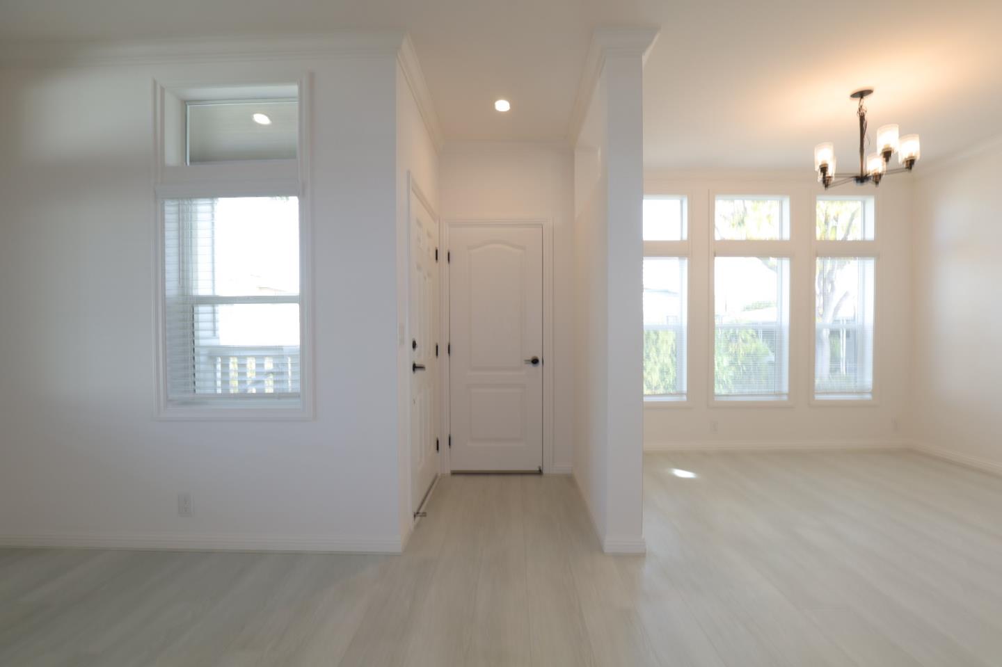 Detail Gallery Image 3 of 26 For 406 Los Encinos Ave #406,  San Jose,  CA 95134 - 3 Beds | 2 Baths