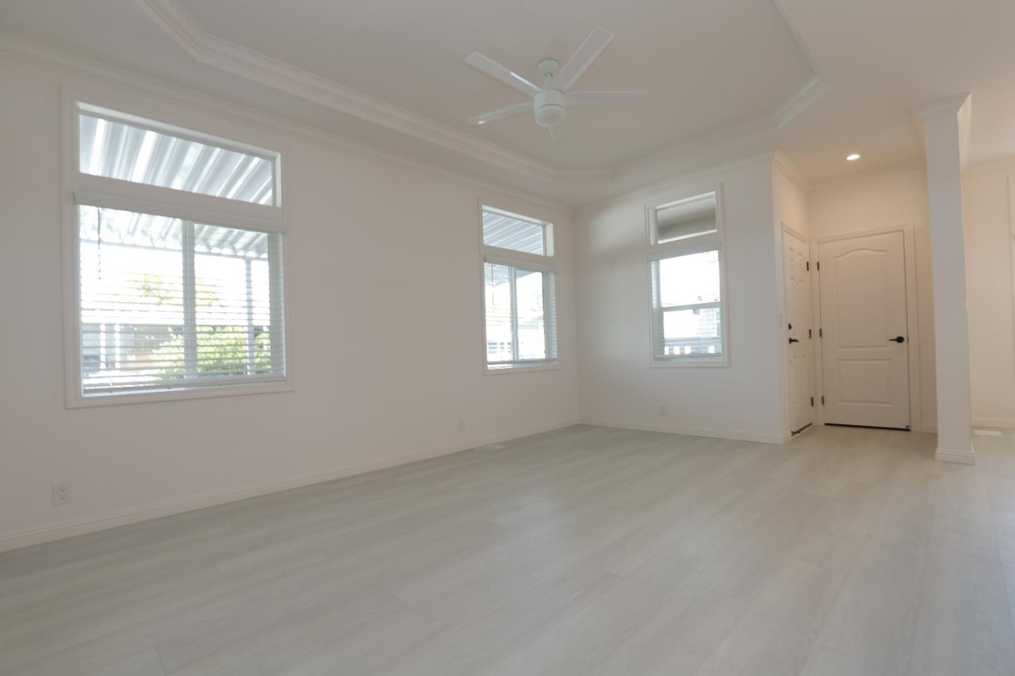 Detail Gallery Image 4 of 26 For 406 Los Encinos Ave #406,  San Jose,  CA 95134 - 3 Beds | 2 Baths