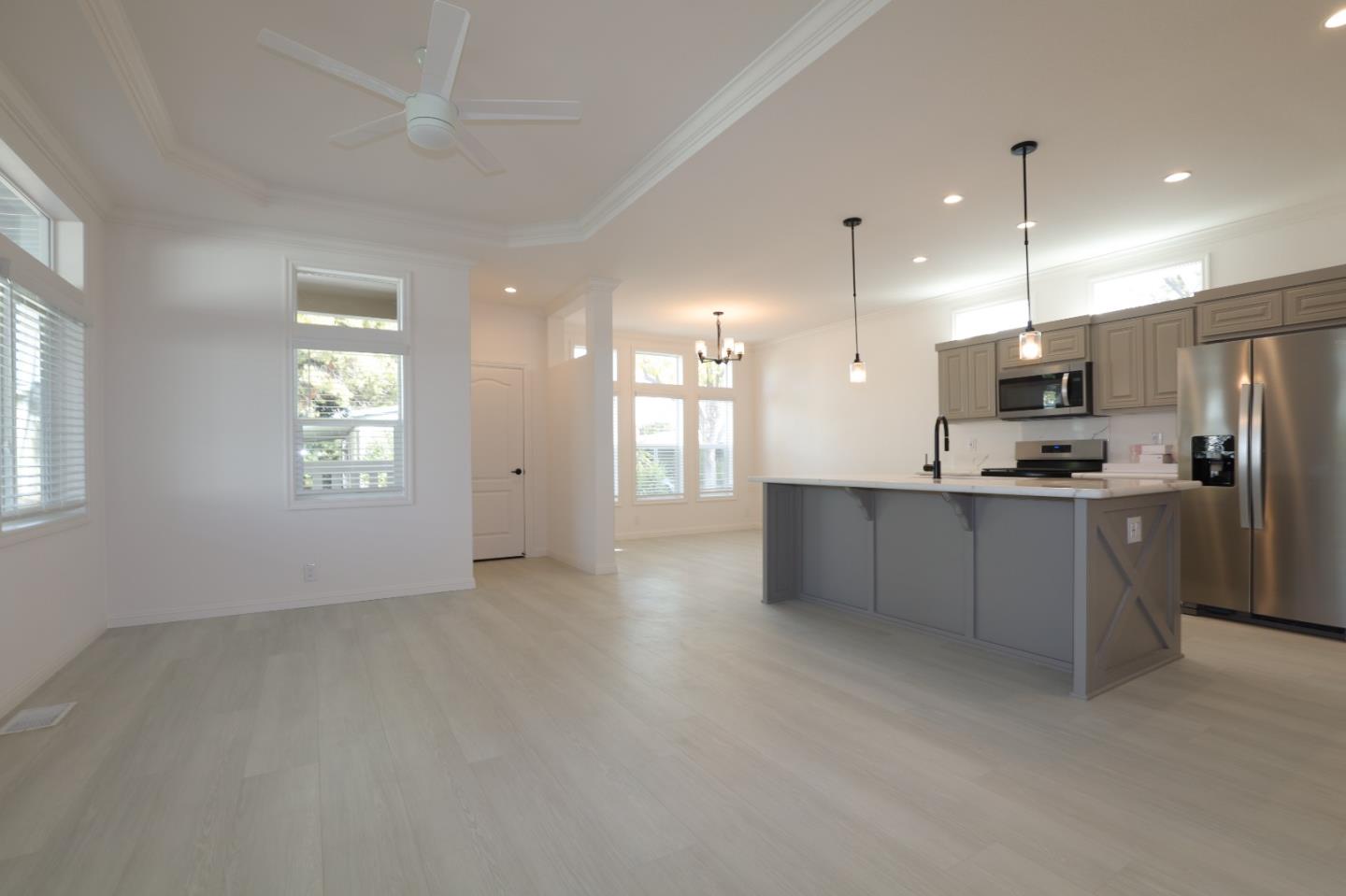 Detail Gallery Image 6 of 26 For 406 Los Encinos Ave #406,  San Jose,  CA 95134 - 3 Beds | 2 Baths