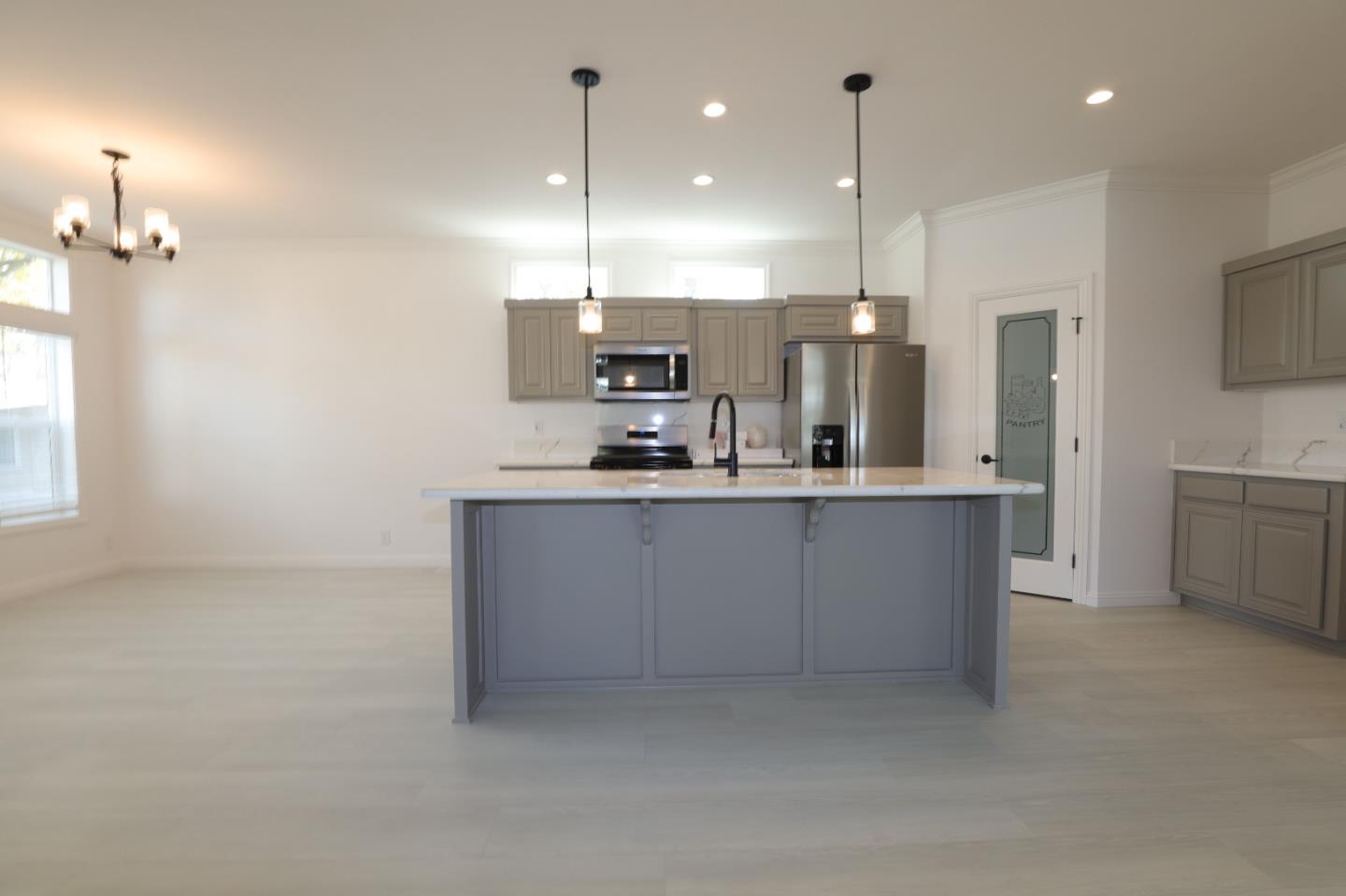 Detail Gallery Image 8 of 26 For 406 Los Encinos Ave #406,  San Jose,  CA 95134 - 3 Beds | 2 Baths