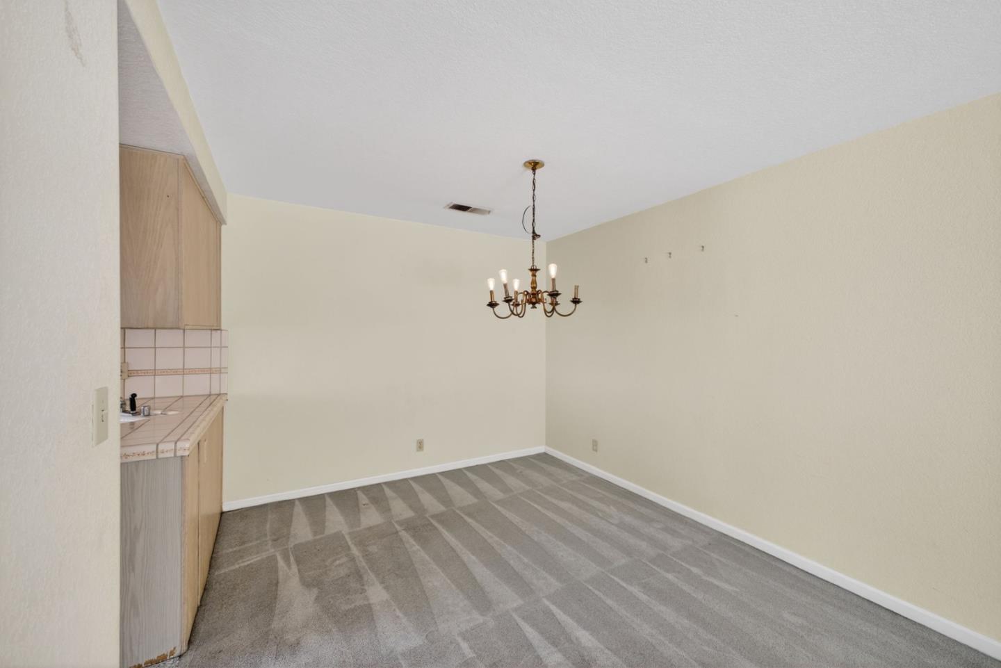 Detail Gallery Image 13 of 47 For 1074 Almaden Village Ln, San Jose,  CA 95120 - 3 Beds | 2/1 Baths