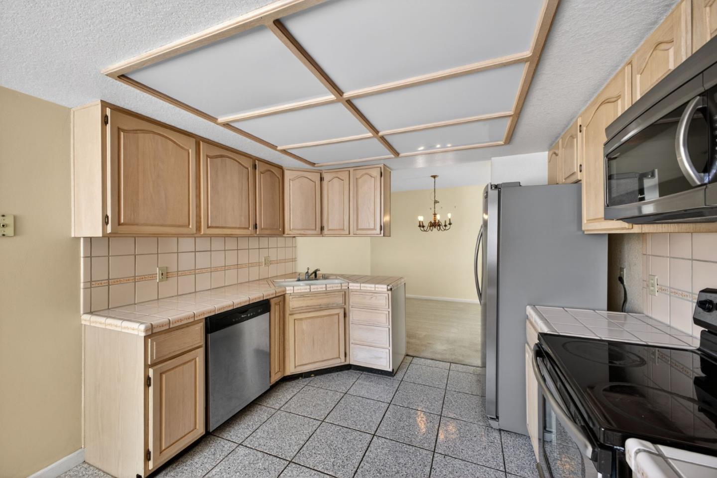 Detail Gallery Image 14 of 47 For 1074 Almaden Village Ln, San Jose,  CA 95120 - 3 Beds | 2/1 Baths