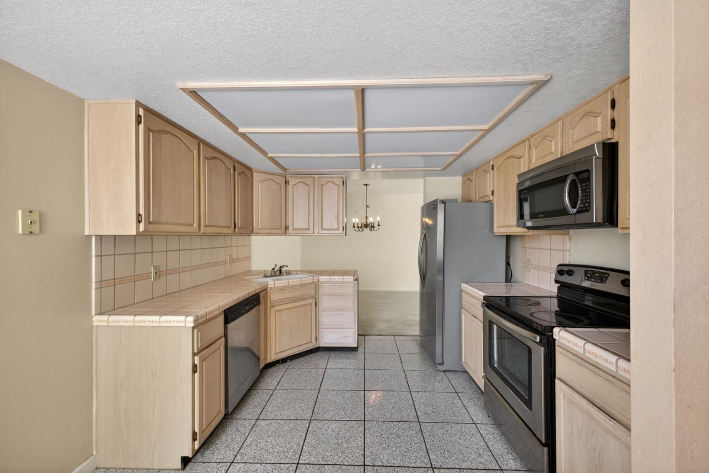 Detail Gallery Image 16 of 47 For 1074 Almaden Village Ln, San Jose,  CA 95120 - 3 Beds | 2/1 Baths