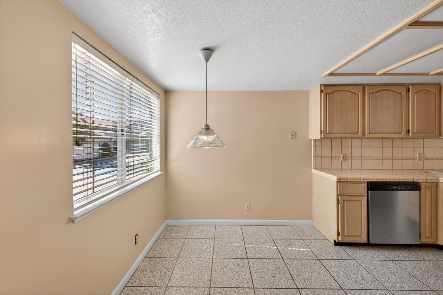 Detail Gallery Image 18 of 47 For 1074 Almaden Village Ln, San Jose,  CA 95120 - 3 Beds | 2/1 Baths