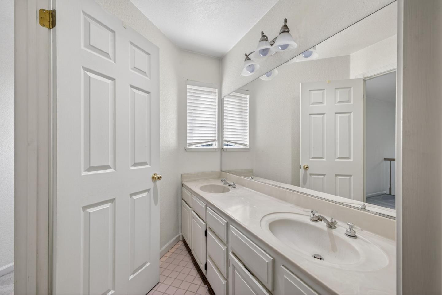 Detail Gallery Image 31 of 47 For 1074 Almaden Village Ln, San Jose,  CA 95120 - 3 Beds | 2/1 Baths