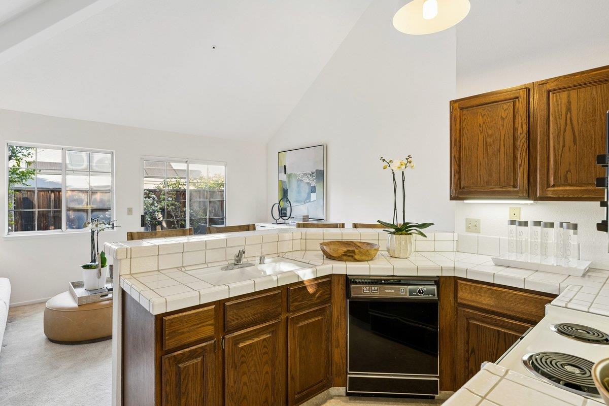 Detail Gallery Image 13 of 31 For 1402 Dominica Ln, Foster City,  CA 94404 - 3 Beds | 2 Baths