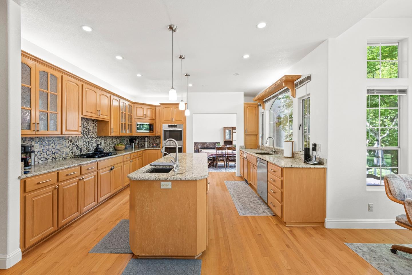 Detail Gallery Image 12 of 76 For 18216 Sparhawk Way, Morgan Hill,  CA 95037 - 5 Beds | 3/1 Baths