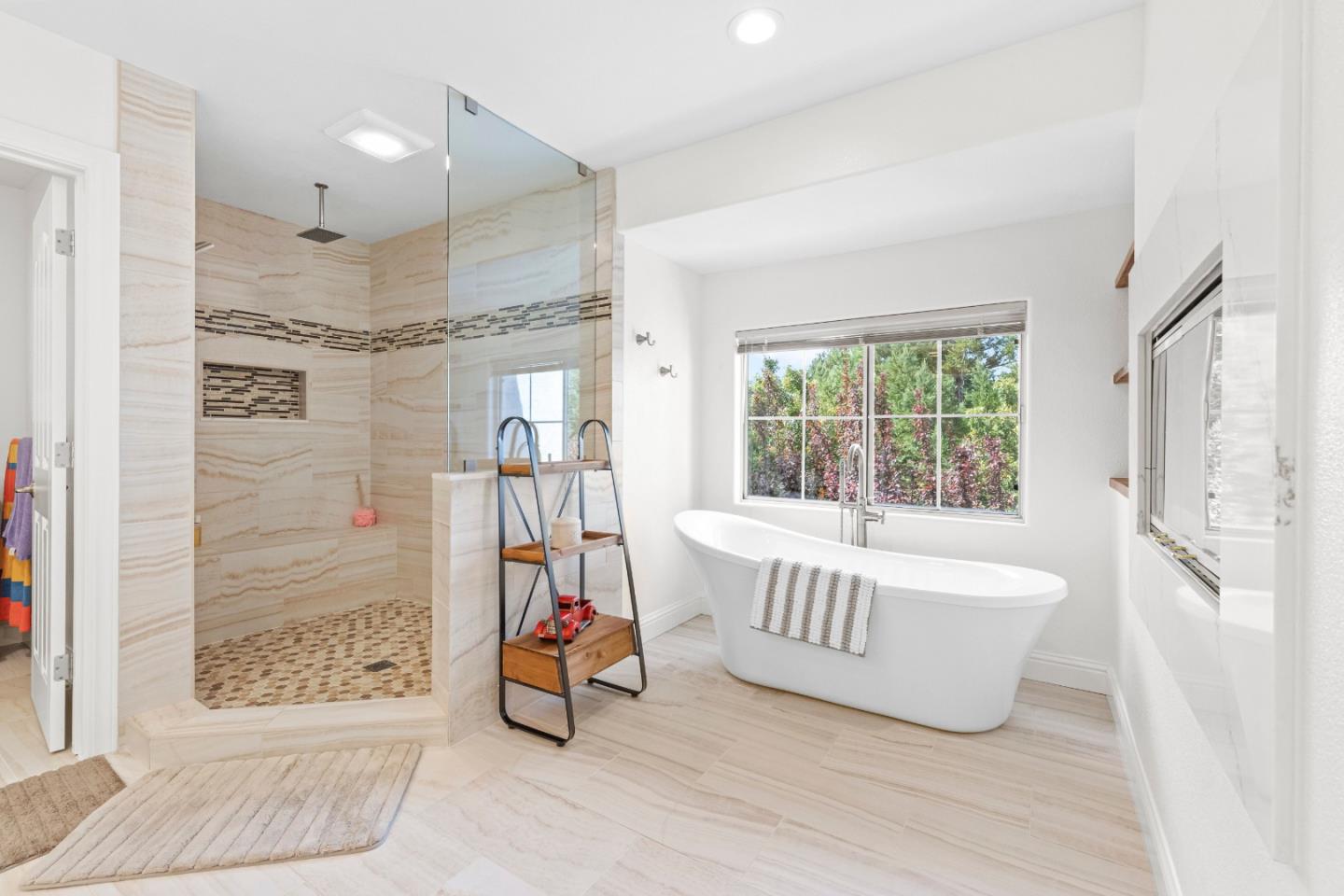 Detail Gallery Image 42 of 76 For 18216 Sparhawk Way, Morgan Hill,  CA 95037 - 5 Beds | 3/1 Baths