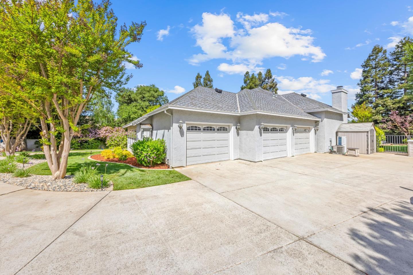 Detail Gallery Image 5 of 76 For 18216 Sparhawk Way, Morgan Hill,  CA 95037 - 5 Beds | 3/1 Baths