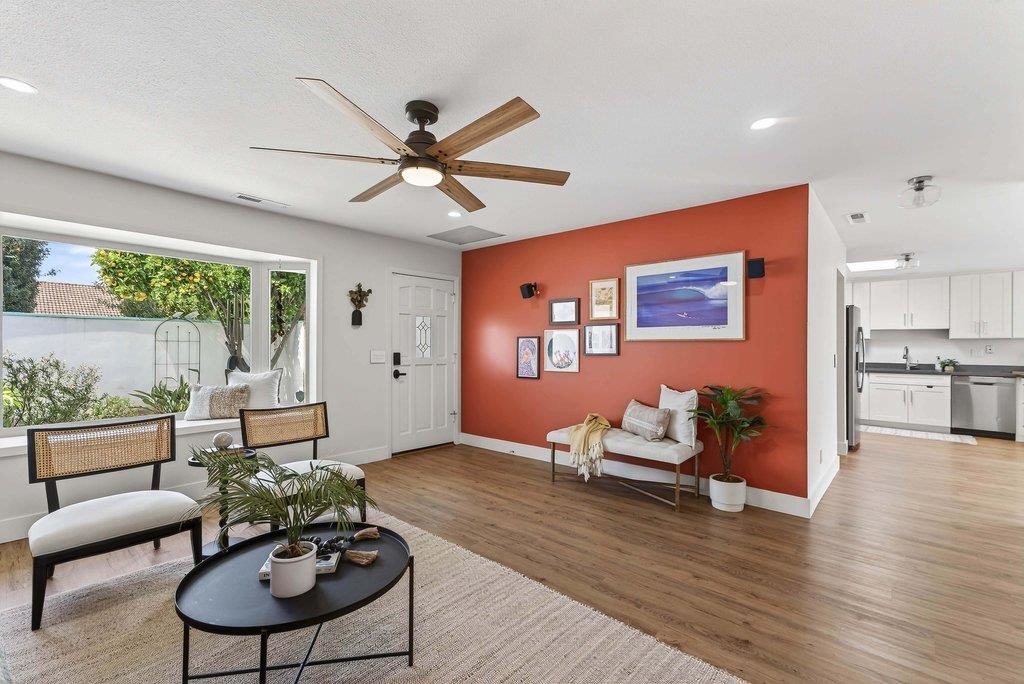 Detail Gallery Image 4 of 43 For 114 Serra Ct, Santa Cruz,  CA 95060 - 3 Beds | 1/1 Baths