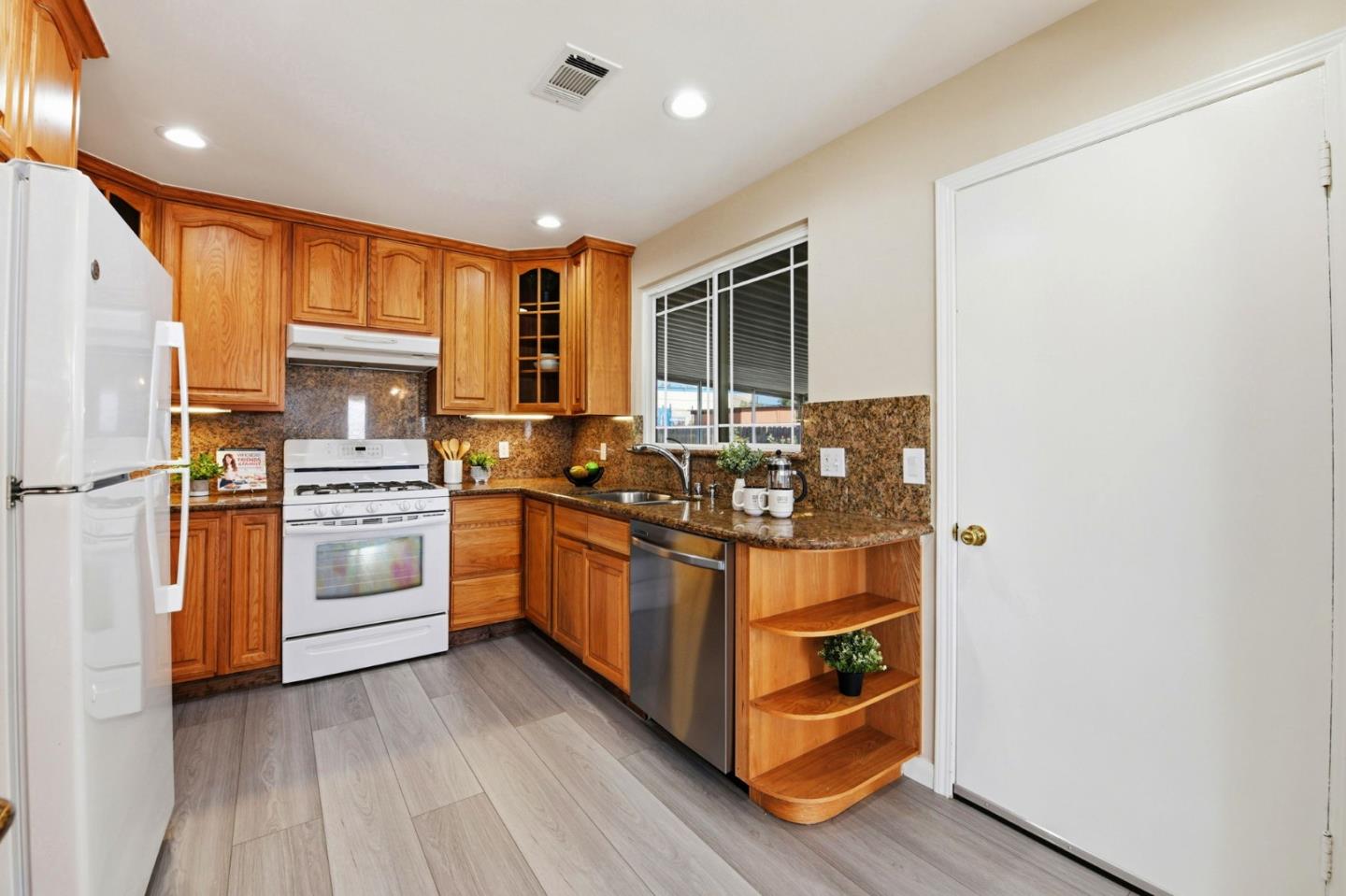 Detail Gallery Image 7 of 43 For 1780 Vegas Ave, Milpitas,  CA 95035 - 3 Beds | 1/1 Baths