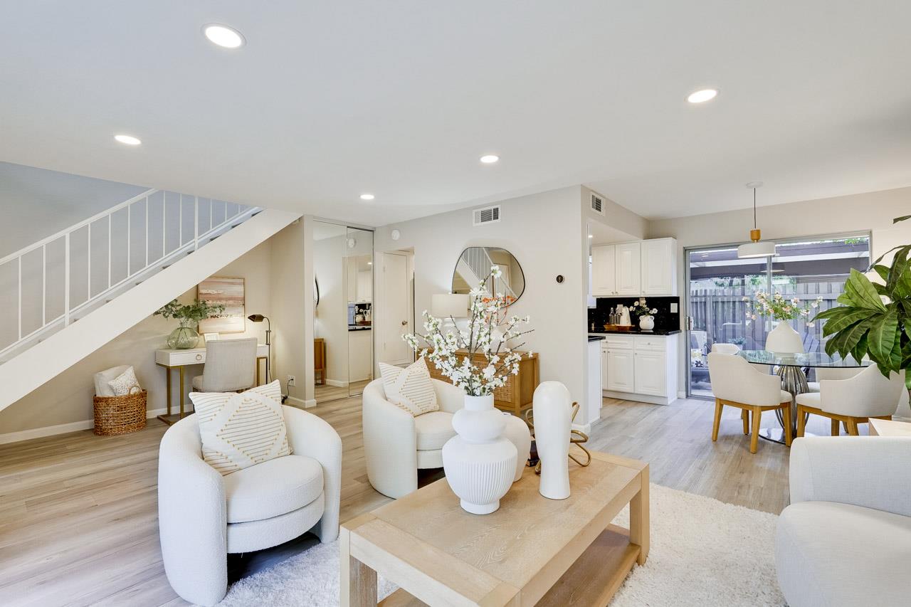 Front Image Thumbnail for ML82040997