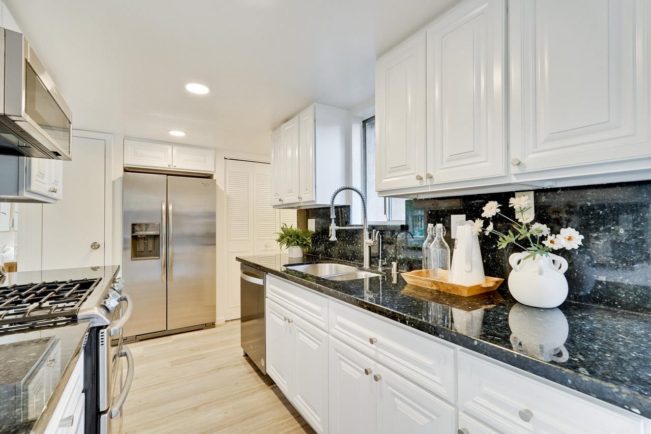 Detail Gallery Image 19 of 48 For 10558 Red Fir Ct, Cupertino,  CA 95014 - 3 Beds | 1/1 Baths