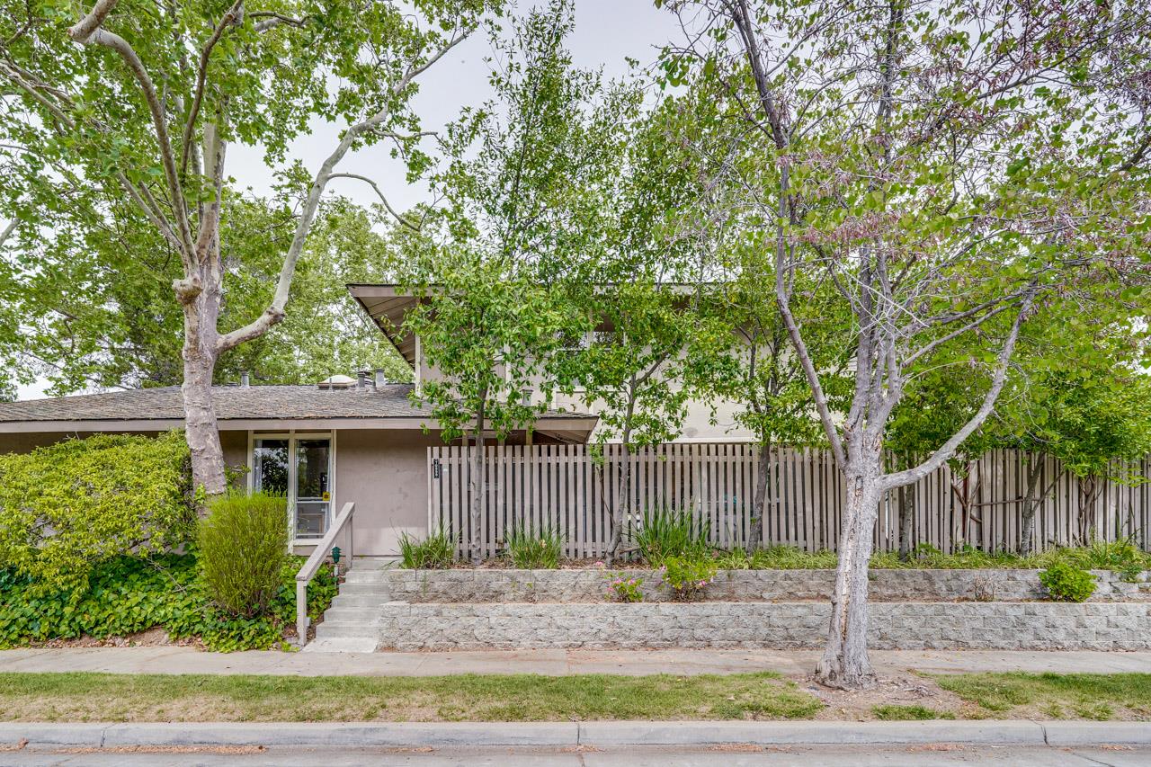 Detail Gallery Image 4 of 48 For 10558 Red Fir Ct, Cupertino,  CA 95014 - 3 Beds | 1/1 Baths