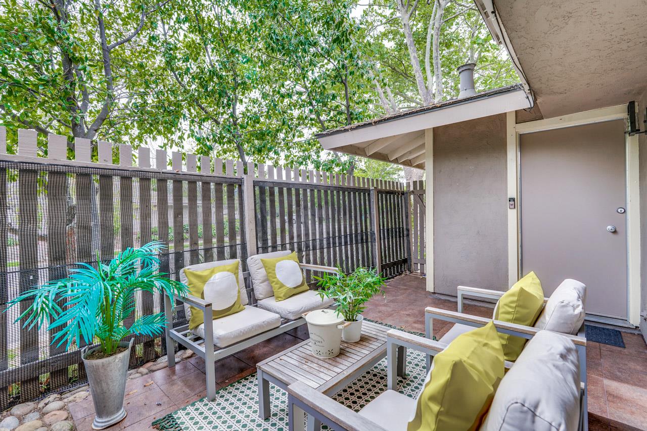 Detail Gallery Image 7 of 48 For 10558 Red Fir Ct, Cupertino,  CA 95014 - 3 Beds | 1/1 Baths