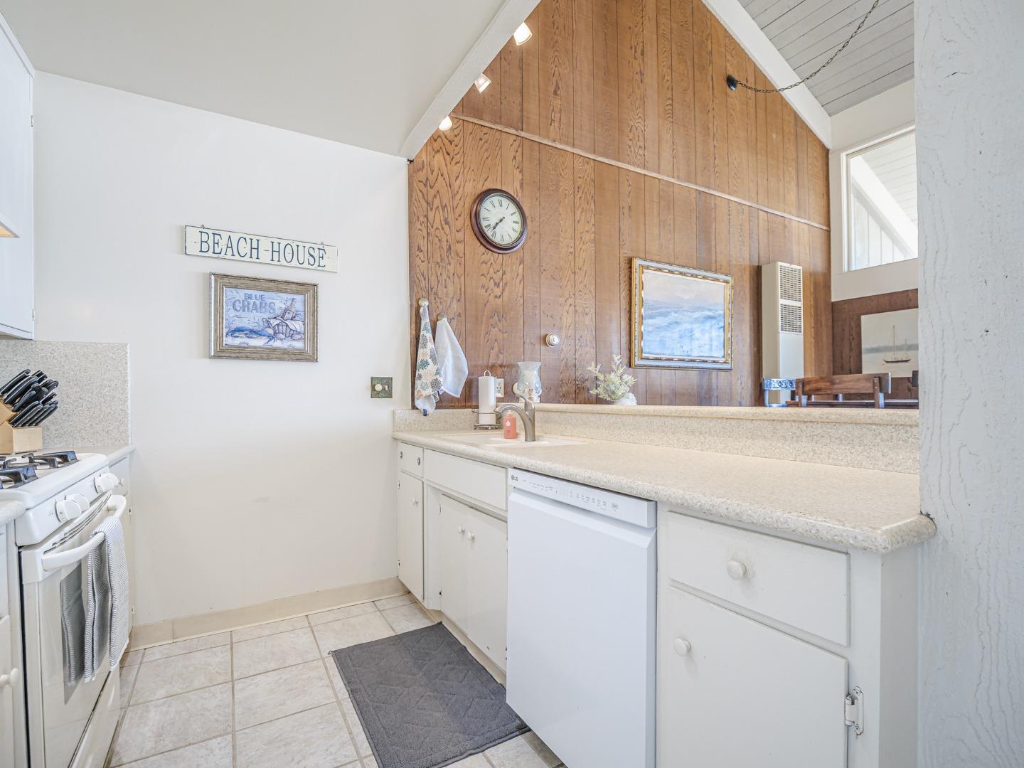 Detail Gallery Image 16 of 38 For 753 the Shoreline, La Selva Beach,  CA 95076 - 4 Beds | 4 Baths
