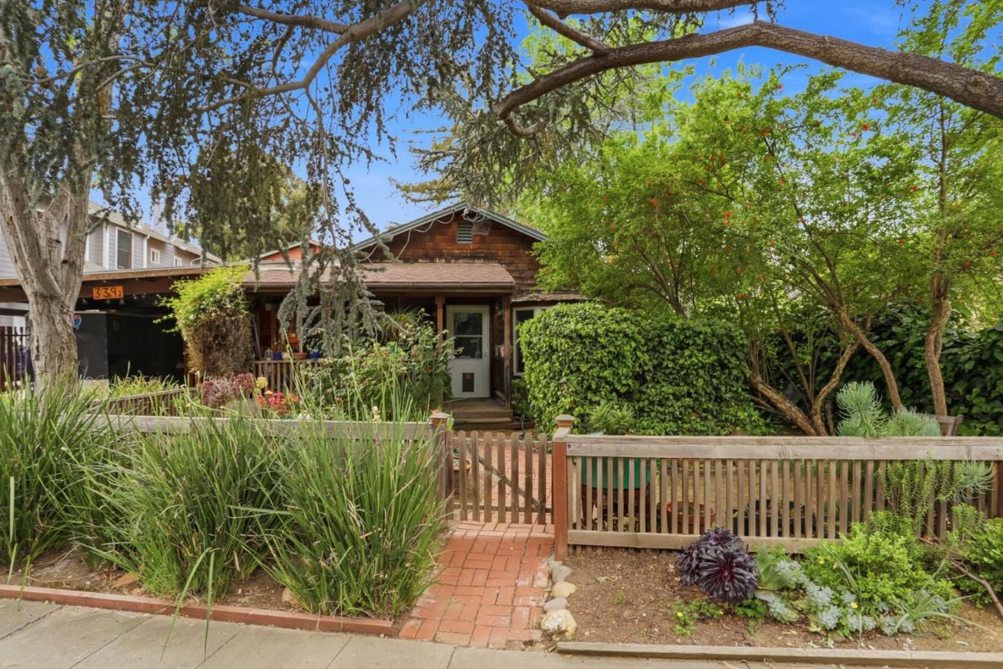 Detail Gallery Image 20 of 41 For 339 Brookwood Ave, San Jose,  CA 95116 - 4 Beds | 3 Baths