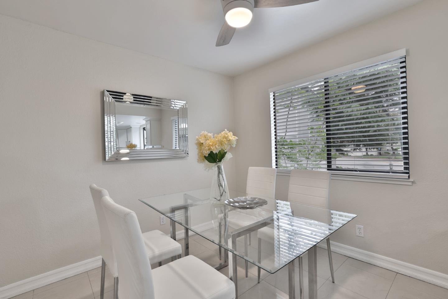 Detail Gallery Image 8 of 24 For 116 Monte Villa Ct, Campbell,  CA 95008 - 2 Beds | 2/1 Baths