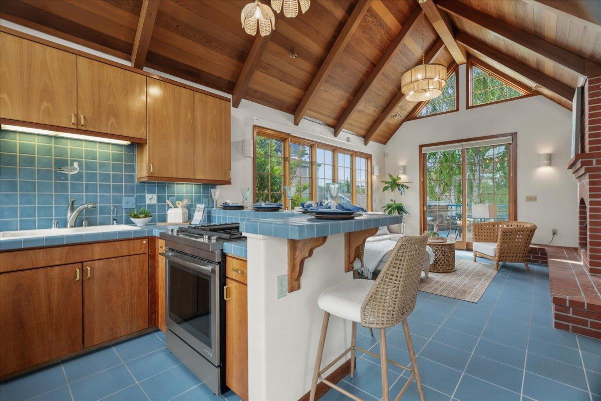 Detail Gallery Image 2 of 4 For 116 Mott Ave, Santa Cruz,  CA 95062 - 2 Beds | 2/1 Baths