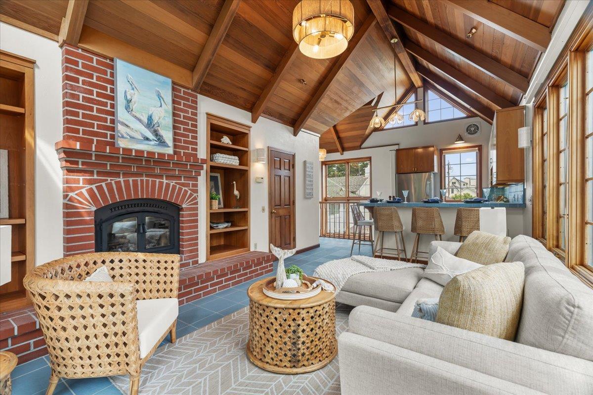 Detail Gallery Image 3 of 4 For 116 Mott Ave, Santa Cruz,  CA 95062 - 2 Beds | 2/1 Baths