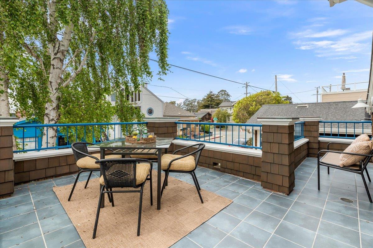 Detail Gallery Image 4 of 4 For 116 Mott Ave, Santa Cruz,  CA 95062 - 2 Beds | 2/1 Baths