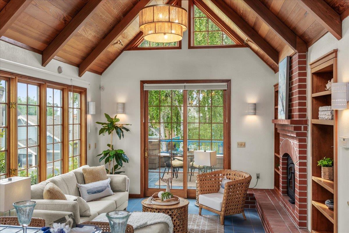 Detail Gallery Image 7 of 30 For 116 Mott Ave, Santa Cruz,  CA 95062 - 2 Beds | 2/1 Baths