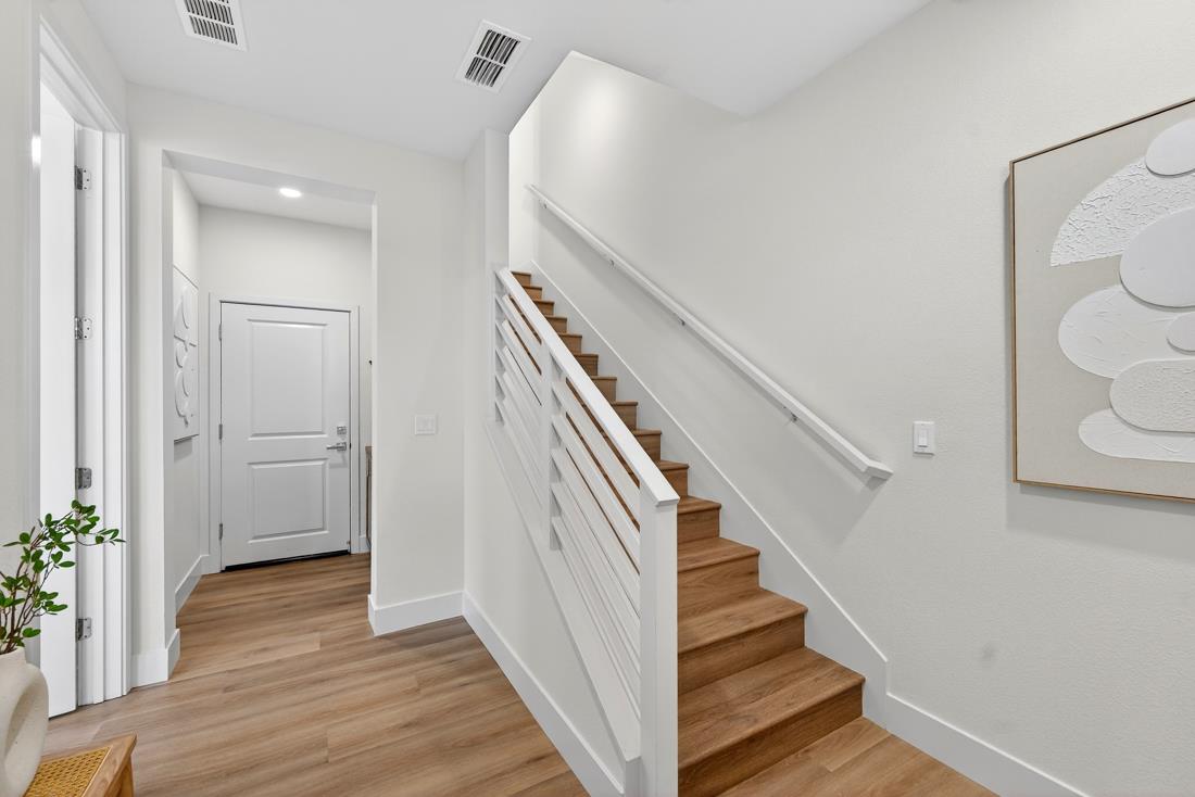 Detail Gallery Image 13 of 60 For 552 Galt Ter #4,  Sunnyvale,  CA 94085 - 4 Beds | 3/1 Baths