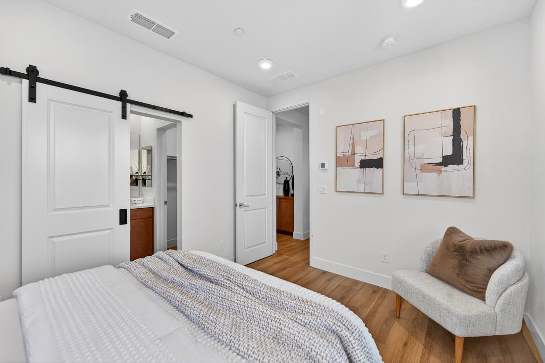 Detail Gallery Image 16 of 60 For 552 Galt Ter #4,  Sunnyvale,  CA 94085 - 4 Beds | 3/1 Baths