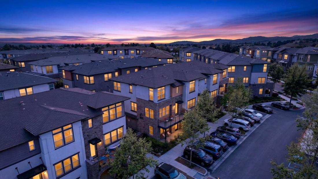 Detail Gallery Image 2 of 60 For 552 Galt Ter #4,  Sunnyvale,  CA 94085 - 4 Beds | 3/1 Baths