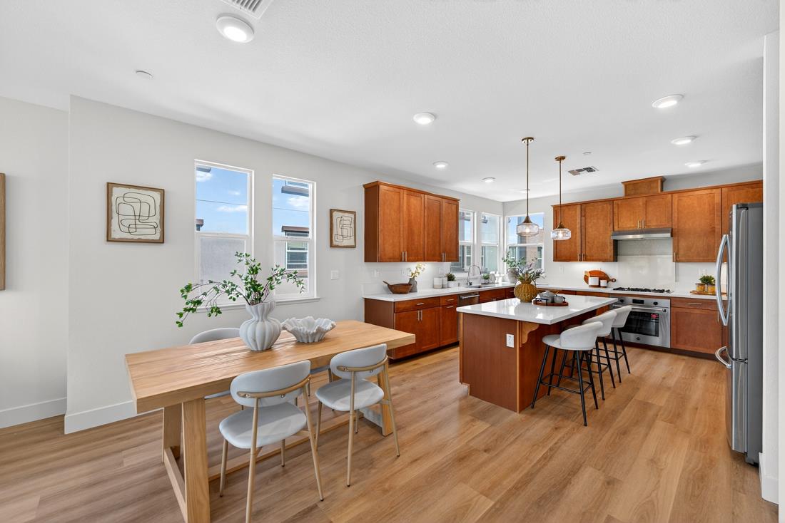 Detail Gallery Image 20 of 60 For 552 Galt Ter #4,  Sunnyvale,  CA 94085 - 4 Beds | 3/1 Baths