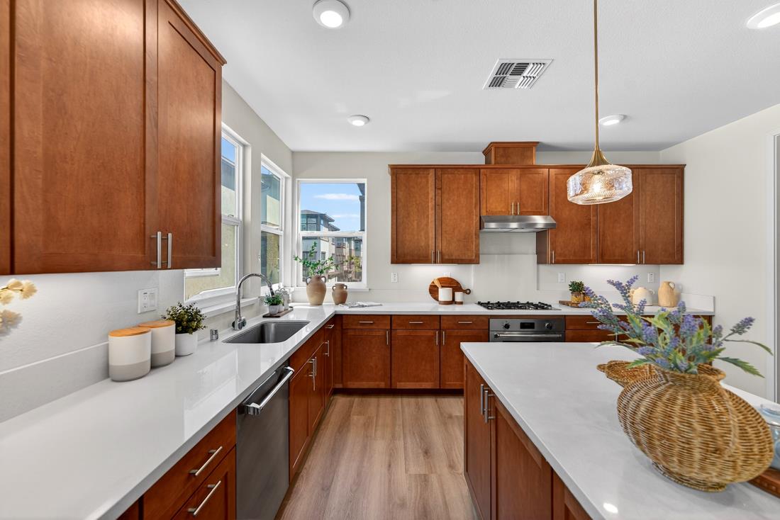 Detail Gallery Image 24 of 60 For 552 Galt Ter #4,  Sunnyvale,  CA 94085 - 4 Beds | 3/1 Baths