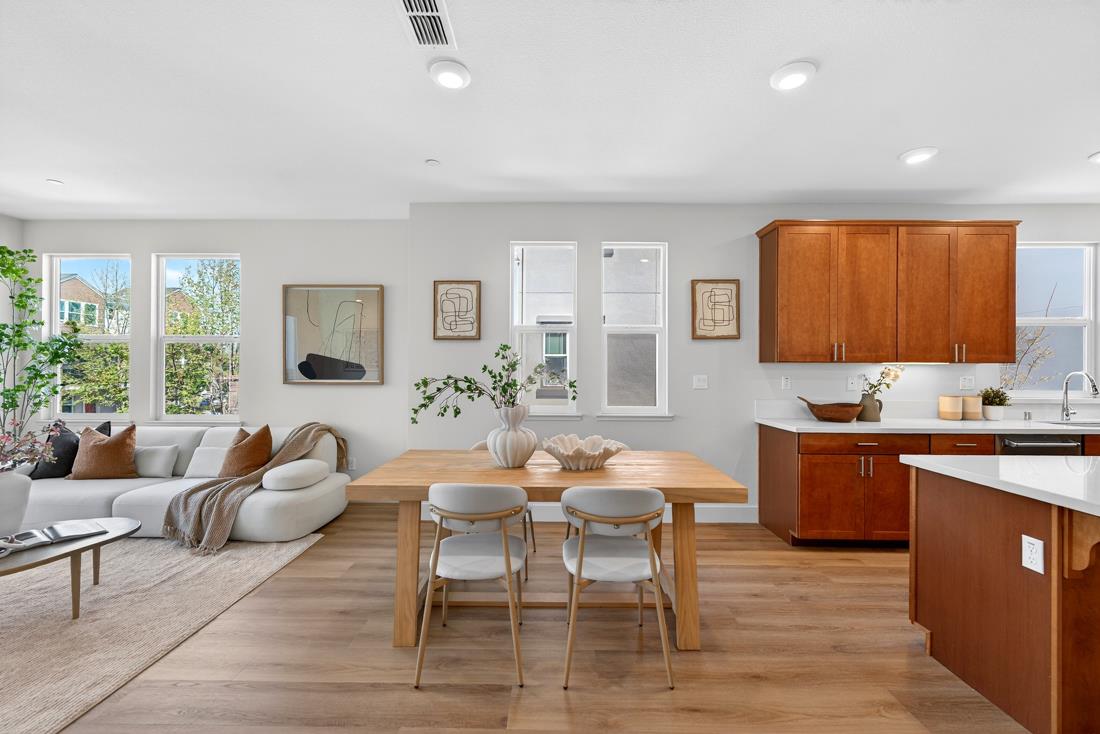 Detail Gallery Image 31 of 60 For 552 Galt Ter #4,  Sunnyvale,  CA 94085 - 4 Beds | 3/1 Baths