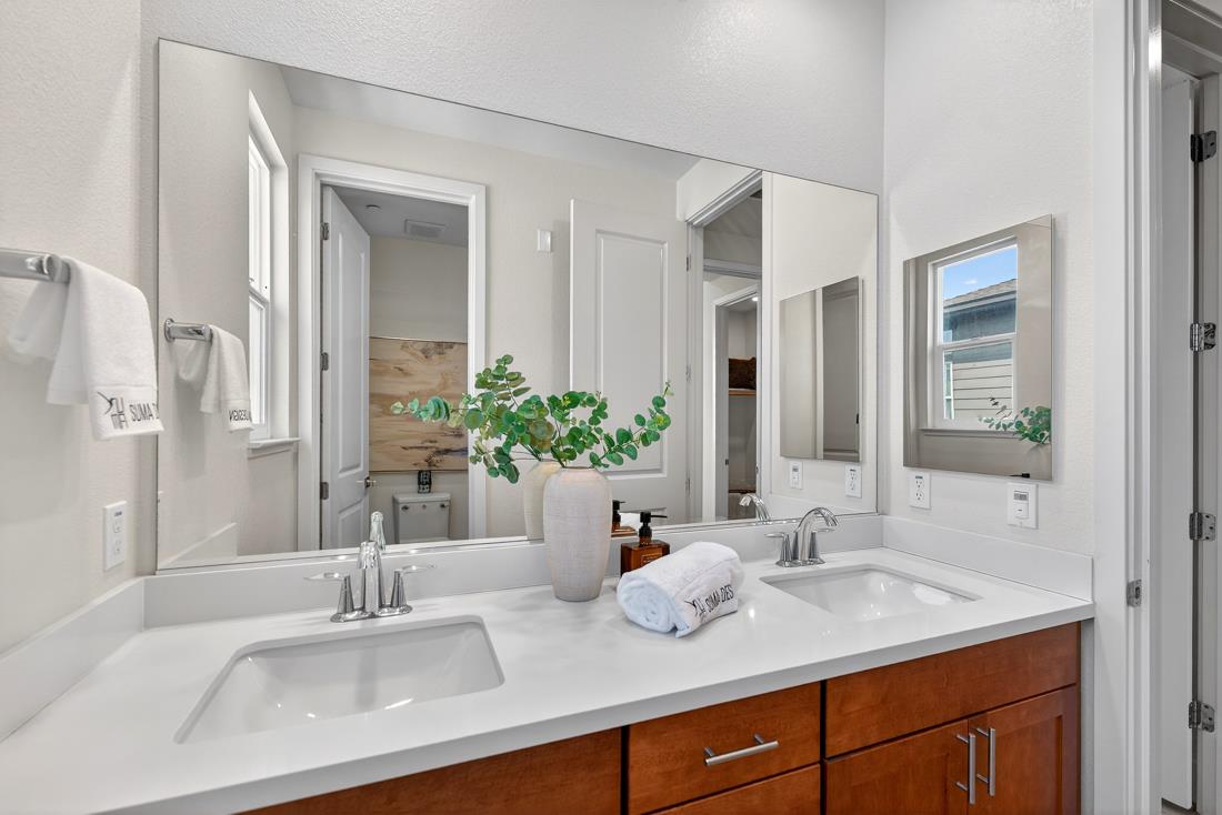Detail Gallery Image 48 of 60 For 552 Galt Ter #4,  Sunnyvale,  CA 94085 - 4 Beds | 3/1 Baths