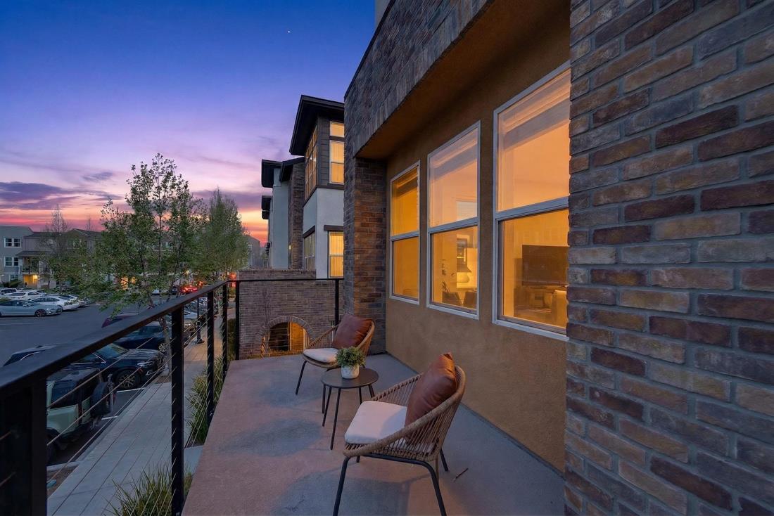 Detail Gallery Image 6 of 60 For 552 Galt Ter #4,  Sunnyvale,  CA 94085 - 4 Beds | 3/1 Baths