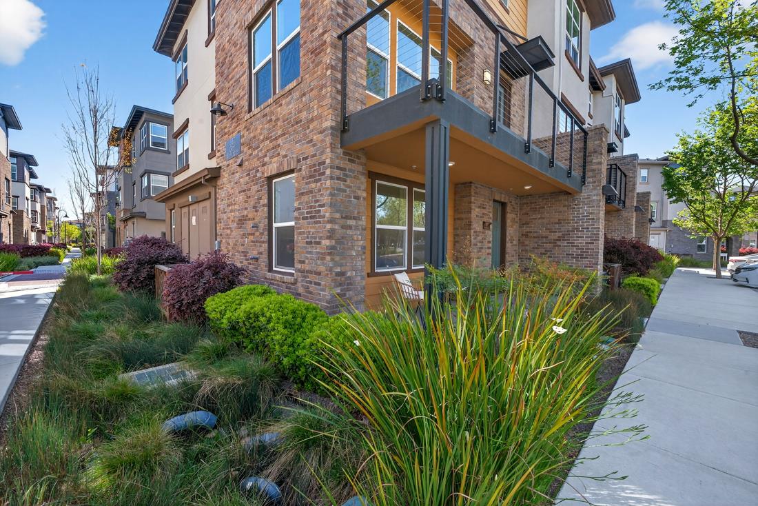 Detail Gallery Image 8 of 60 For 552 Galt Ter #4,  Sunnyvale,  CA 94085 - 4 Beds | 3/1 Baths