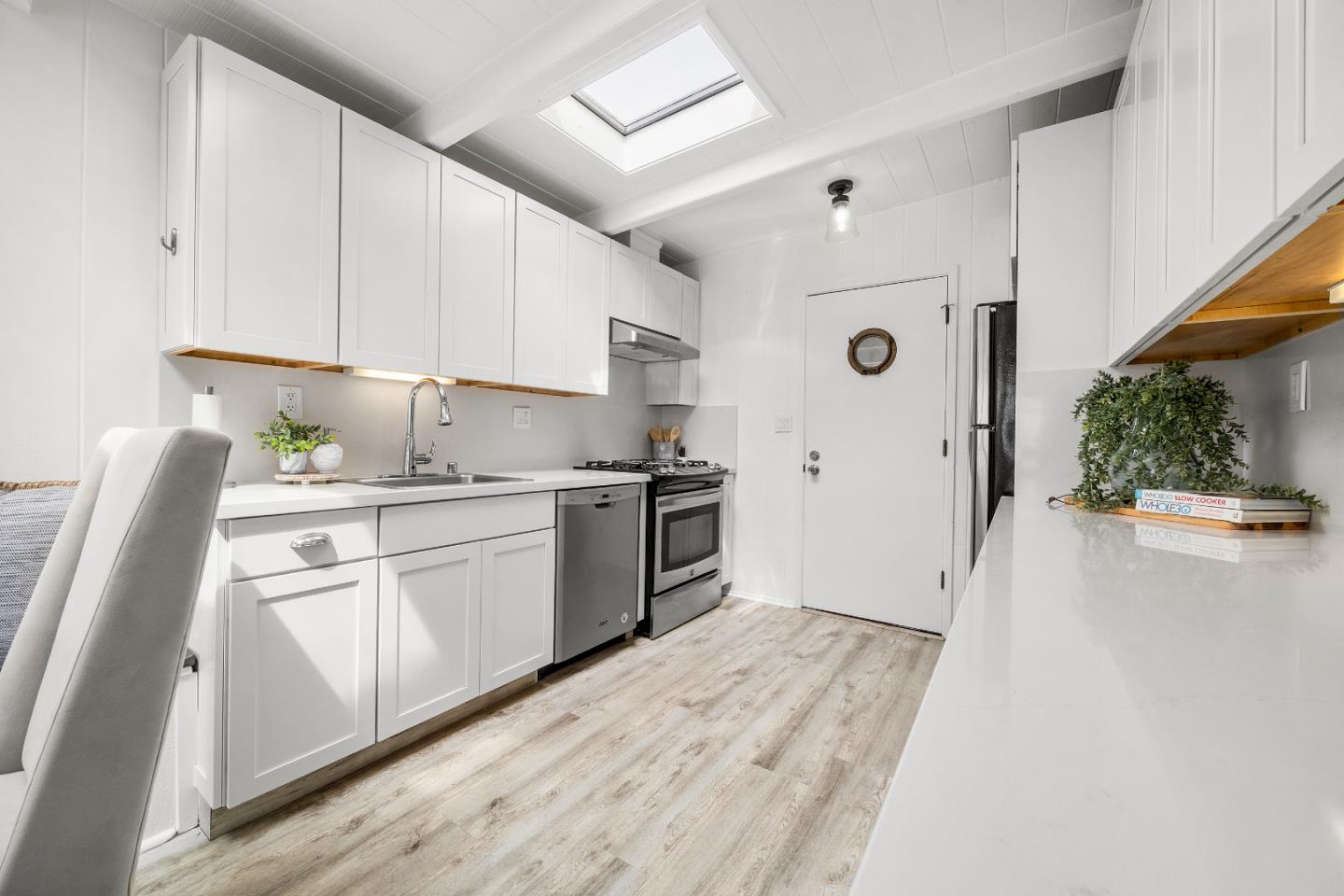 Detail Gallery Image 12 of 37 For 145 Bennett Rd, Aptos,  CA 95003 - 2 Beds | 1/1 Baths