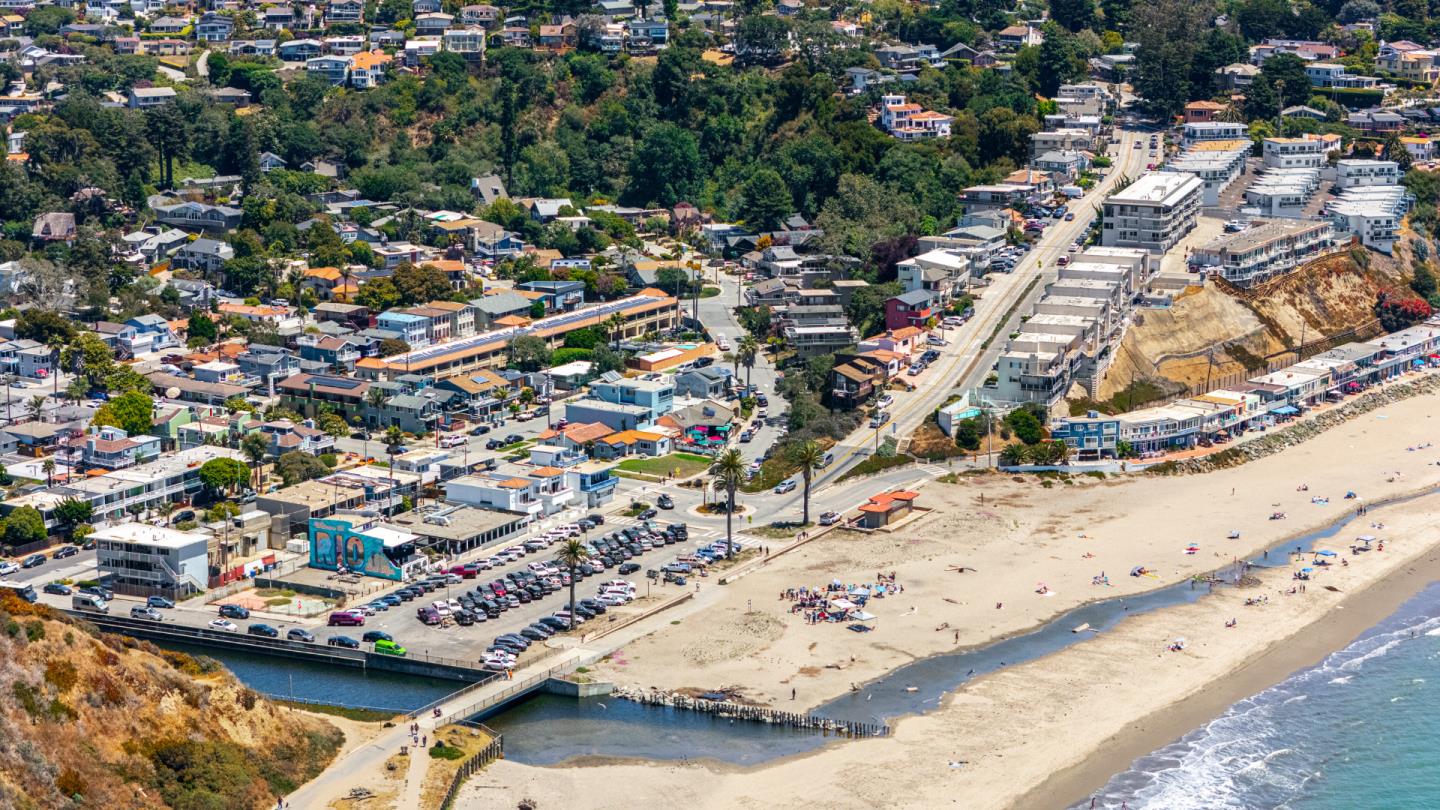 Detail Gallery Image 2 of 37 For 145 Bennett Rd, Aptos,  CA 95003 - 2 Beds | 1/1 Baths