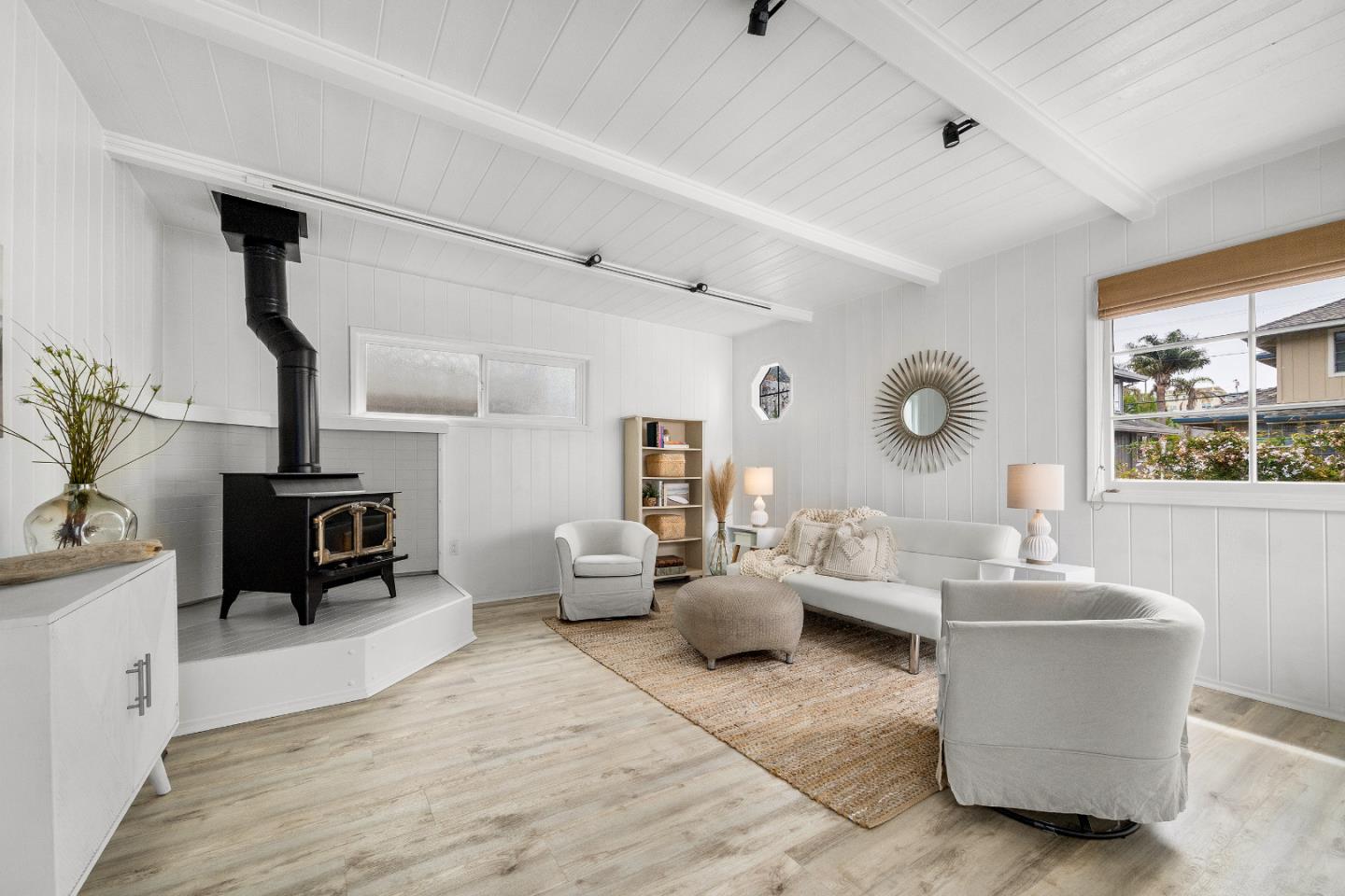 Detail Gallery Image 8 of 37 For 145 Bennett Rd, Aptos,  CA 95003 - 2 Beds | 1/1 Baths