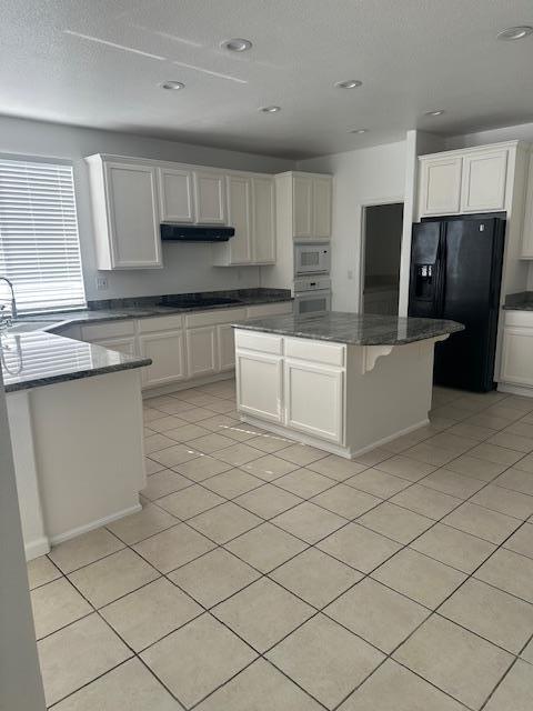 Detail Gallery Image 9 of 31 For 7861 Rodriguez Cir, Sacramento,  CA 95829 - 4 Beds | 3 Baths